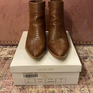 Matisse Dark Brown Snake Pointed Toe Boots sz 8.5